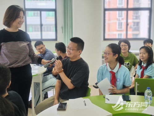 家校携手，共育未来 记卢湾中学“绘家史·亲子沟通”家庭教育开放日活动